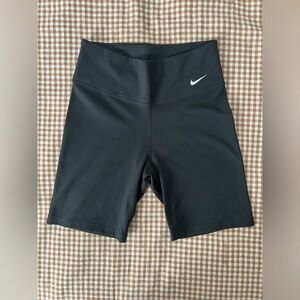 Nike One Black Women’s 7” Biker Shorts Size Small